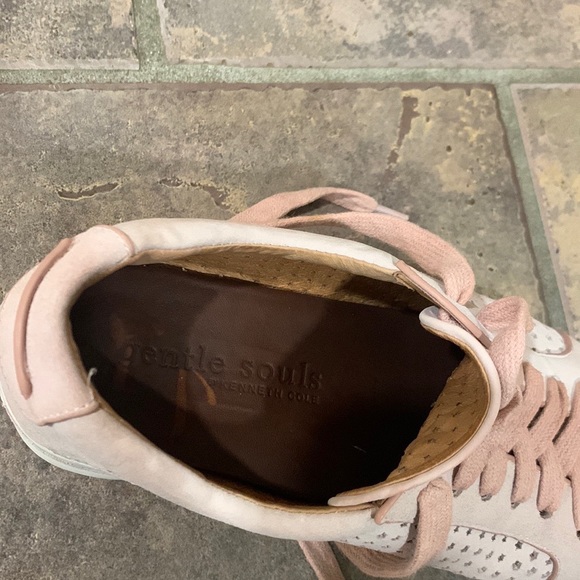 Gentle Soul Peony Sneaker - Picture 7 of 13